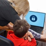 ¿Qué ven y que compran los niños a través de su notebook?