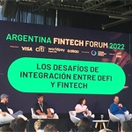 "A través de la tecnología blockchain, se pueden dar servicios financieros sin bancos"