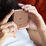 Motorola es la primera y única marca en crear smartphones en el elegante Color del Año 2025, PANTONE 17-1230 Mocha Mousse