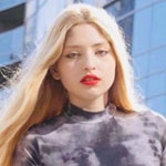 La tiktoker argentina Denu Cirulli presenta su nueva canción "Lágrimas de Oro"