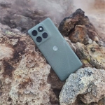 El motorola edge 60 pro, en manos de un fotógrafo profesional en el increíble paisaje y exigente clima de Islandia