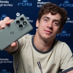 Franco Colapinto te invita a ver su carrera en un Motorola Smart TV