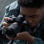 Sony Electronics lanza la cámara Sony Alpha 7V y el lente FE 28-70mm F3.5-5.6 OSS II