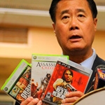Senador norteamericano, en contra de los videojuegos violentos, acusado de tráfico de armas
